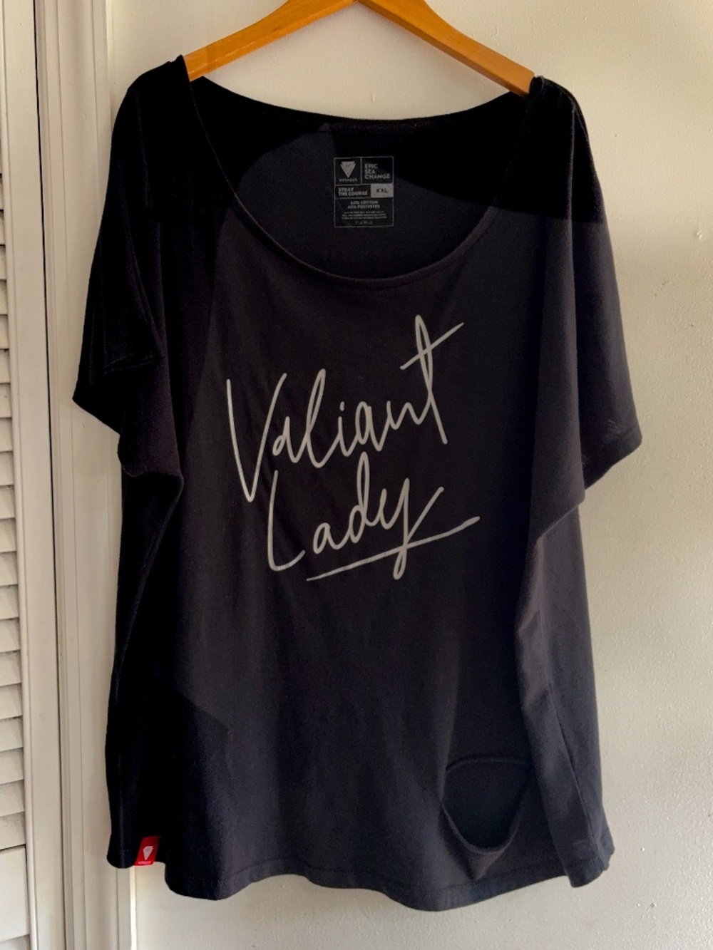 Virgin Voyages Valiant Lady Distressed Cut Up T Shirt XXL Black Cruise Graphic